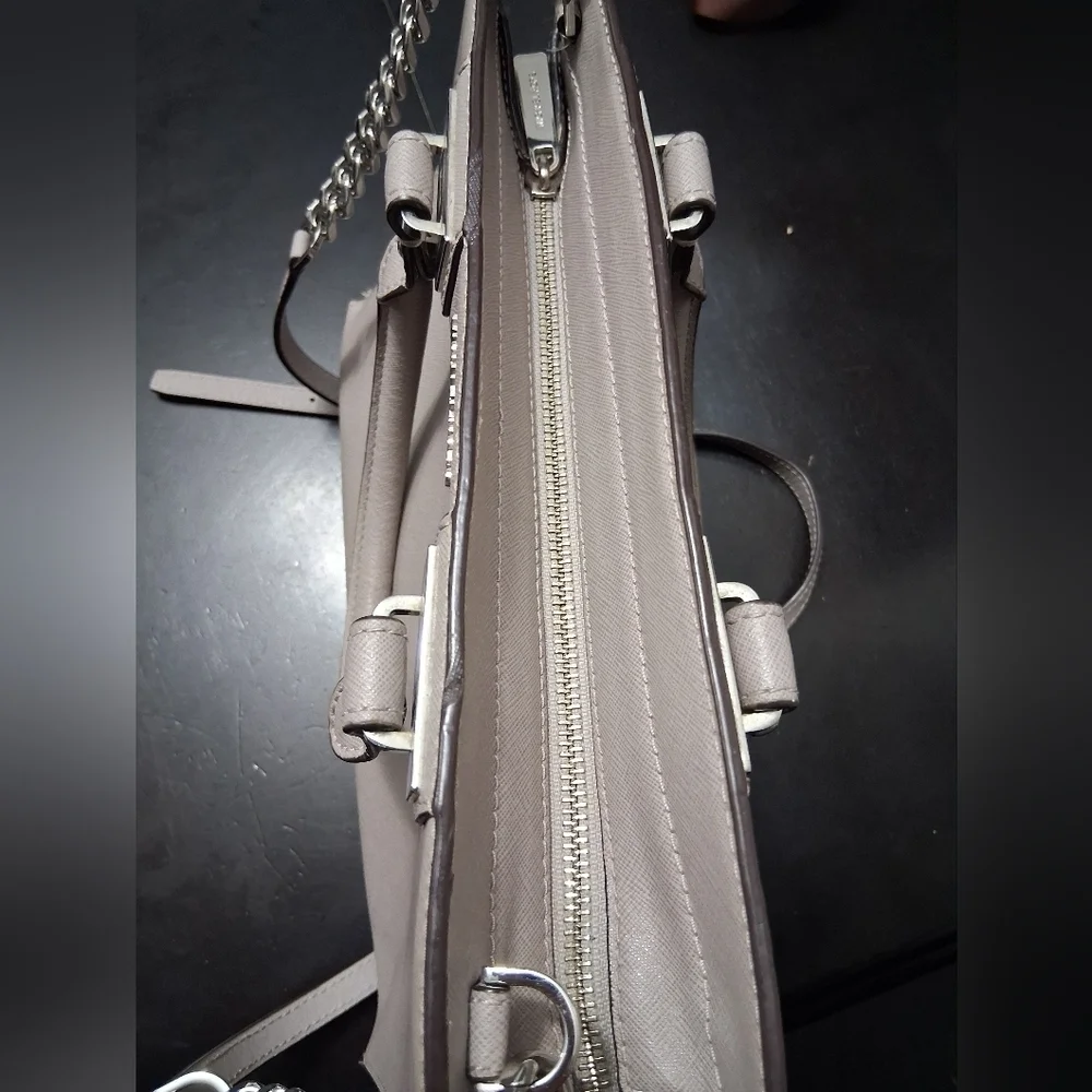 Michael Kors Quinn Gray Crossbody Bag with a Structured Design  13